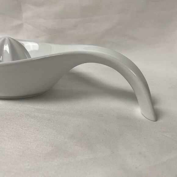 Simple Dining White Ceramic Porcelain Manual Citrus Juicer - Picture 3 of 12